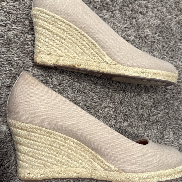 J. Crew Women's Cream wedge shoes size 7 1/2 - Picture 6 of 7